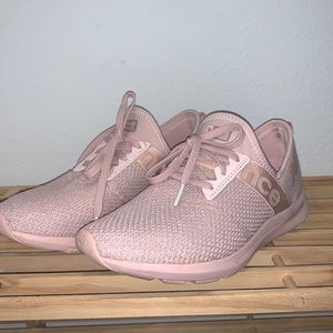 Baby pink New Balance Sneaker